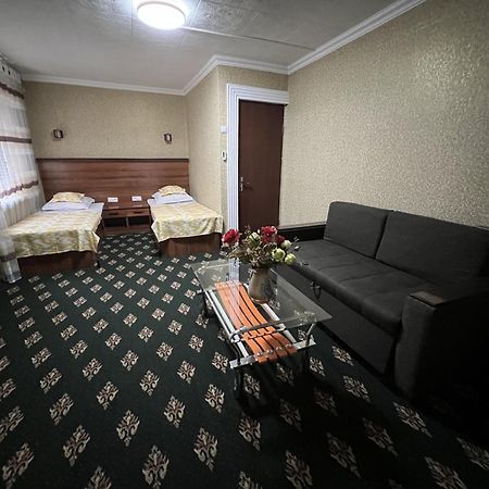 Status House Hotel เฟอร์กานา ภายนอก รูปภาพ