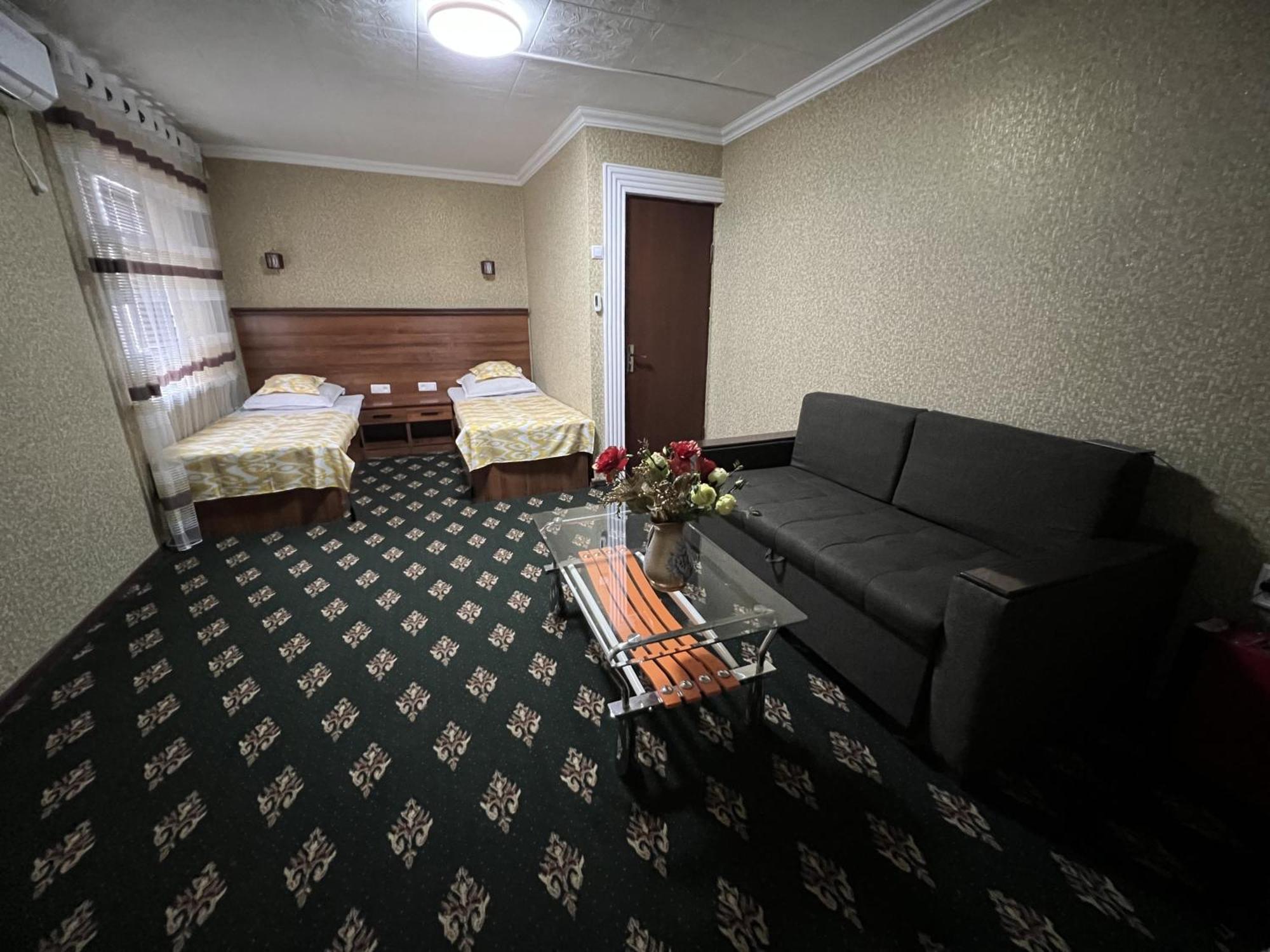Status House Hotel เฟอร์กานา ภายนอก รูปภาพ